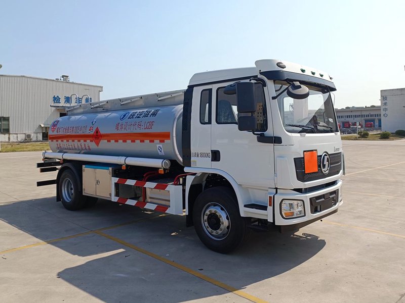 环卫车：清洁城市背后的英雄
